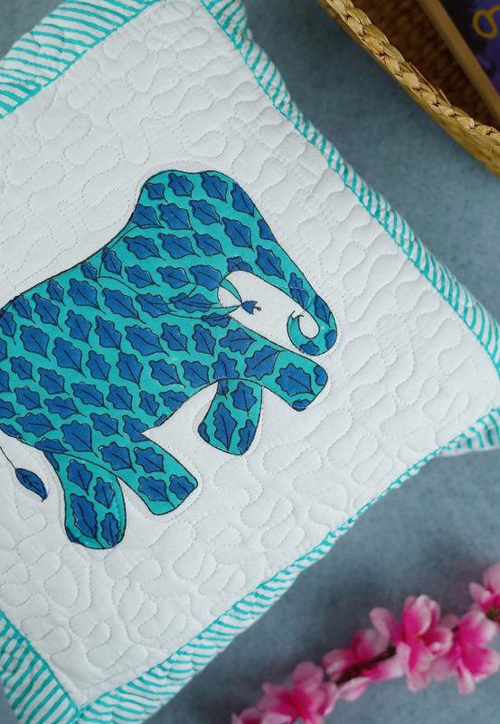 A PAIR OF HAND BLOCK PRINTED 16 BY 16 INCHES CUSHION COVER
  
  