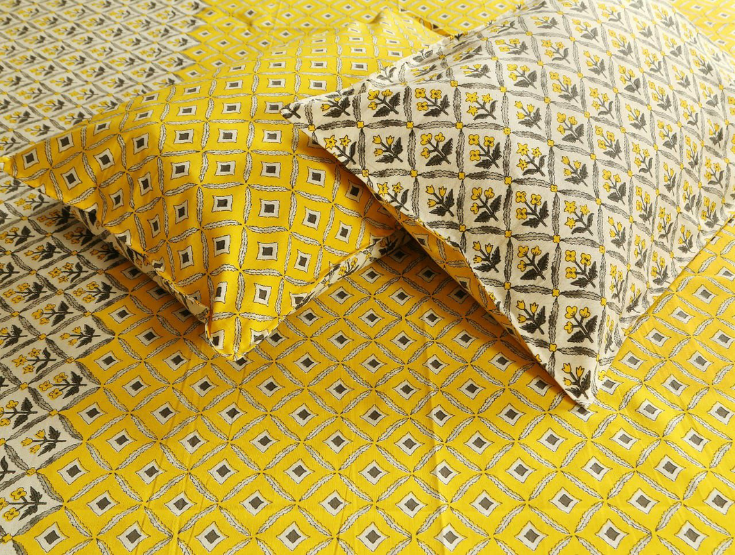 Royal Discharge Prints Jumbo King Size Bedsheets With 2 Pillow Covers Yellow And White 